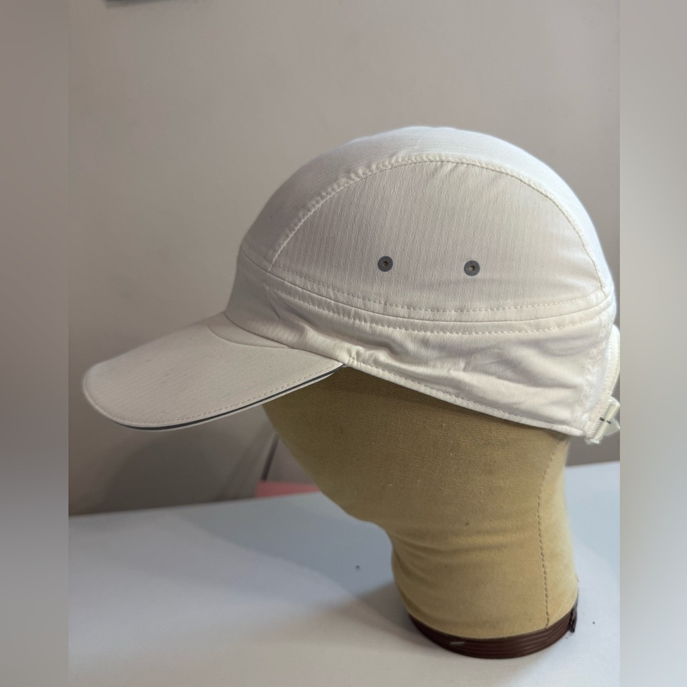 Lululemon - Fast and Free Running Hat in Bone - Picture 3 of 4
